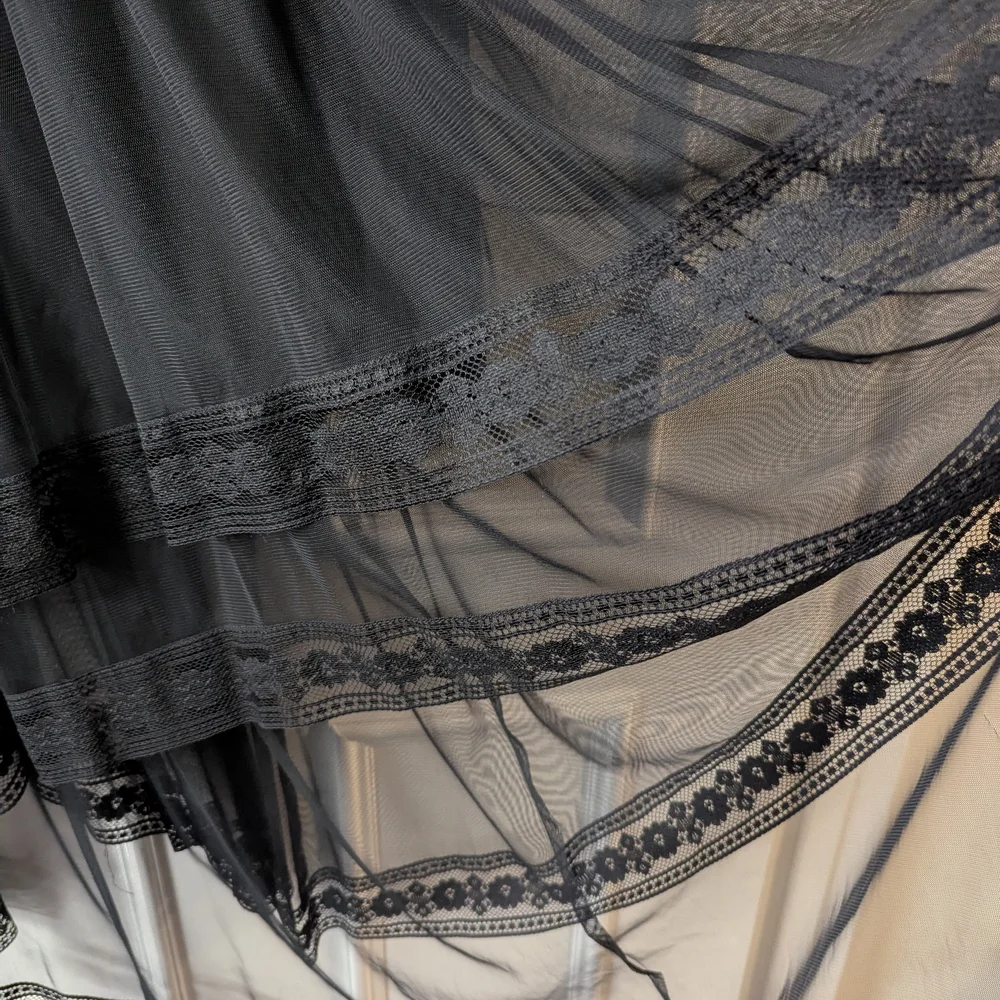Elegant Black Lace Dress - Picture 8 of 8